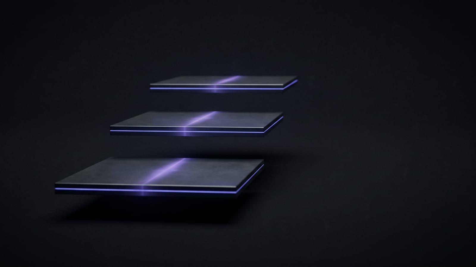 Illustration abstraite : plateformes ascendantes reliées par un tracé lumineux indigo, évoquant une progression par étapes